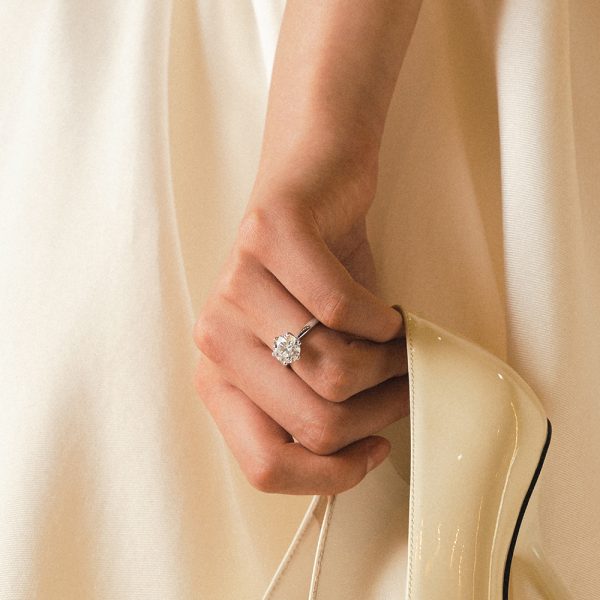6-Claw Classic Solitaire Ring